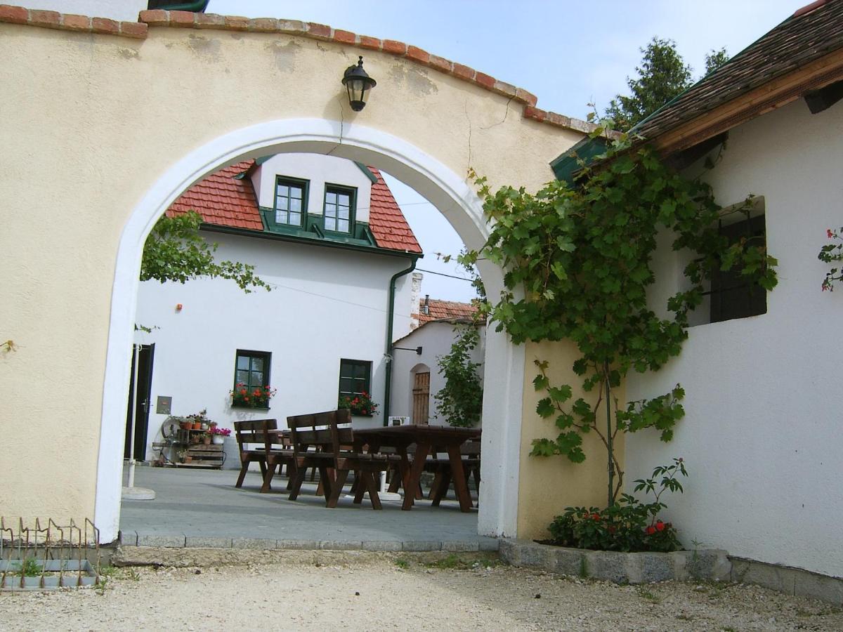 Hanfthal-Hof Laa an der Thaya Buitenkant foto